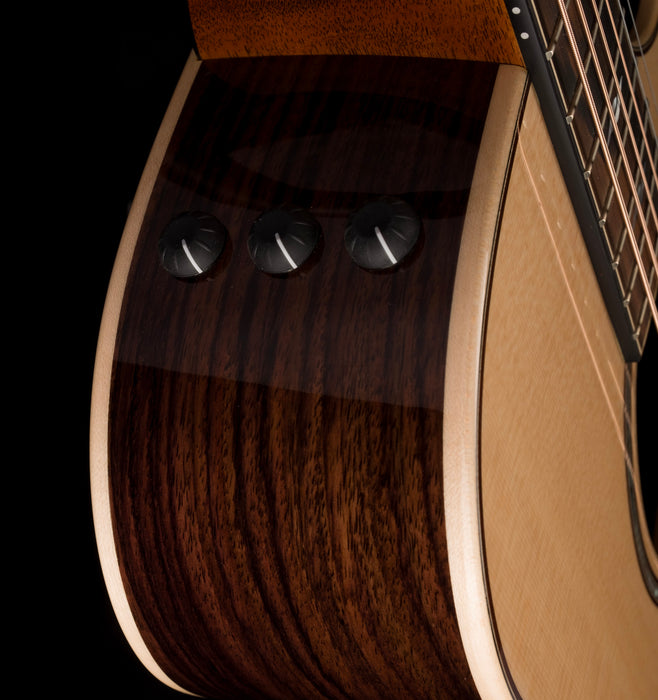 Taylor 812ce 12-Fret Acoustic Electric Guitar With Case