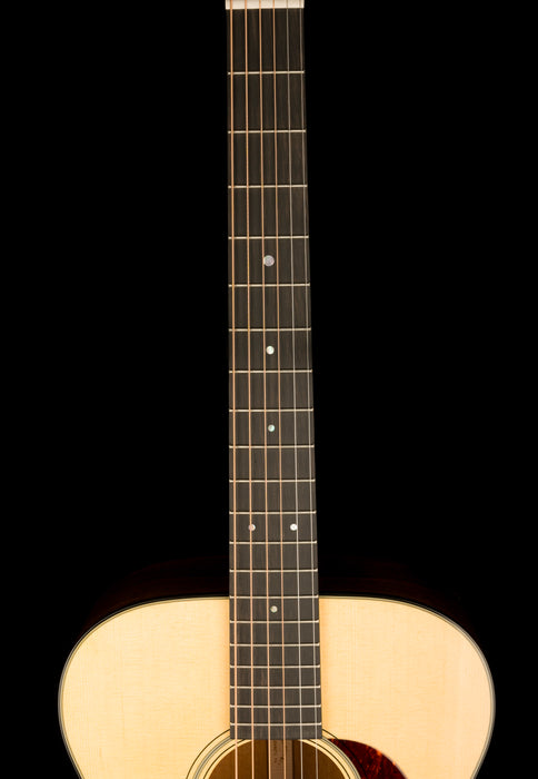 Martin 00-18 Sitka Solid Spruce Top Solid Mahogany Back & Sides Acoustic Guitar