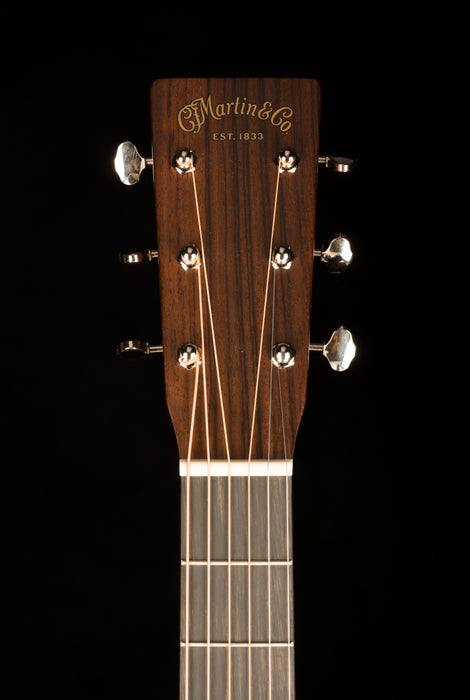 Martin 00-18 Sitka Solid Spruce Top Solid Mahogany Back & Sides Acoustic Guitar