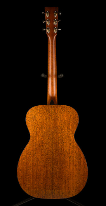 Martin 00-18 Sitka Solid Spruce Top Solid Mahogany Back & Sides Acoustic Guitar