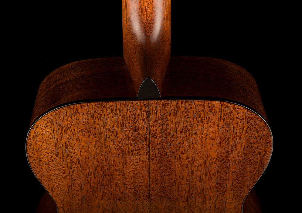 Martin 00-18 Sitka Solid Spruce Top Solid Mahogany Back & Sides Acoustic Guitar