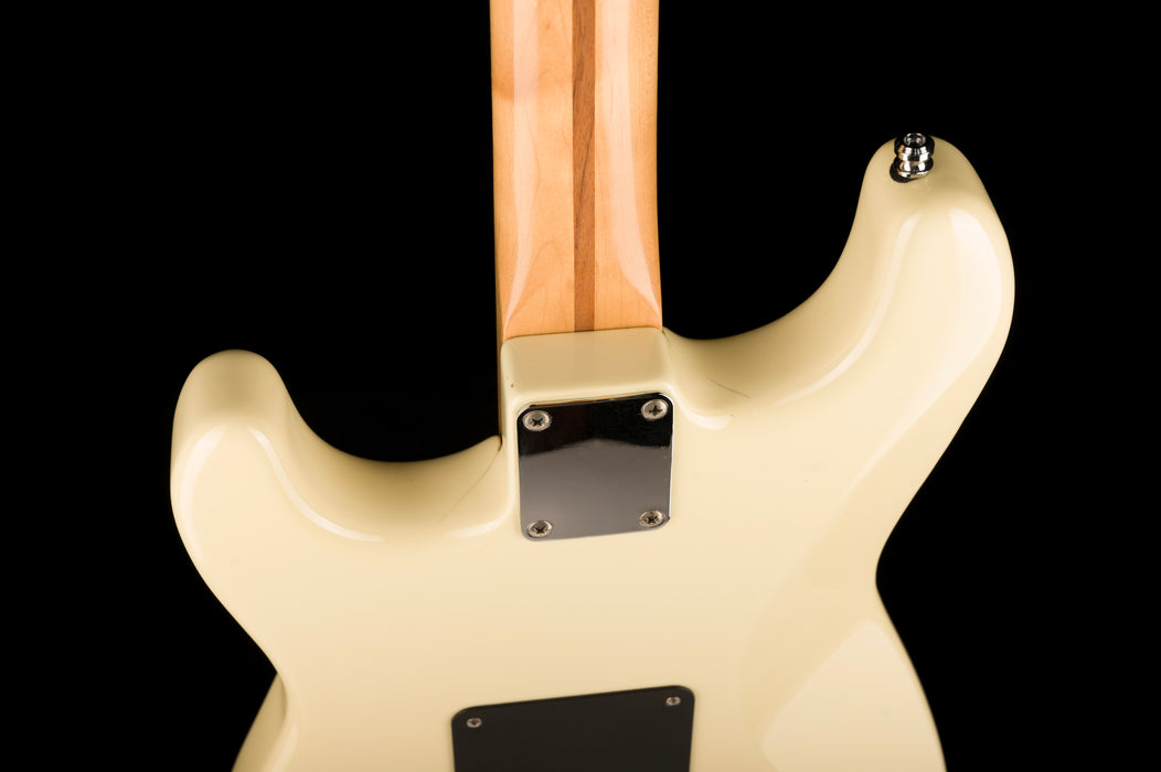 Pre Owned 1995 Fender Stratocaster Special HSS White Blonde With Flight Case