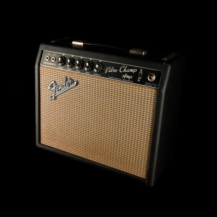 Vintage Fender 1967 Vibro Champ Guitar Amp Combo With Cover