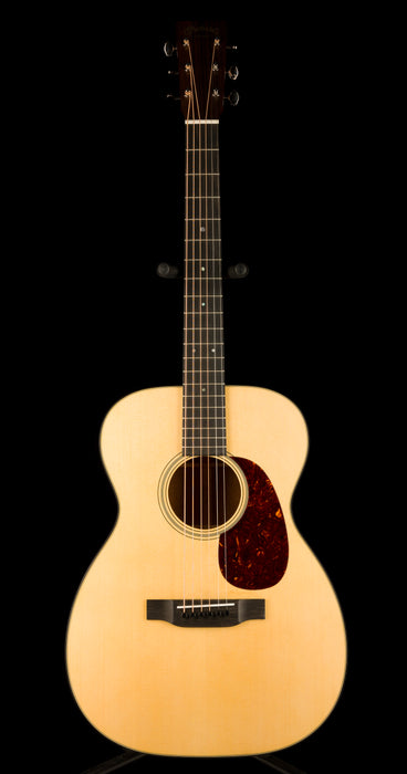 Martin 00-18 Sitka Solid Spruce Top Solid Mahogany Back & Sides Acoustic Guitar