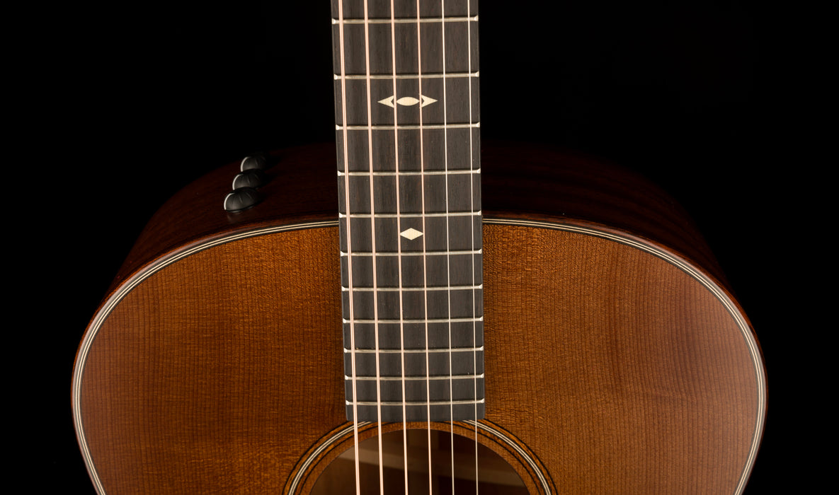 Taylor Builder's Edition 517e WHB Acoustic Electric Guitar Sunburst With Case