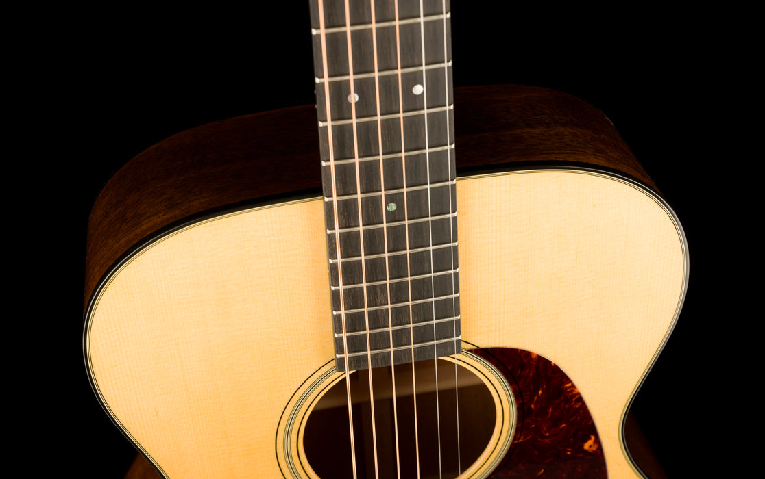 Martin 00-18 Sitka Solid Spruce Top Solid Mahogany Back & Sides Acoustic Guitar