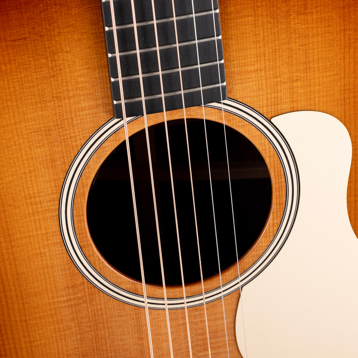 Taylor Gold Label 717e Sunburst with Case