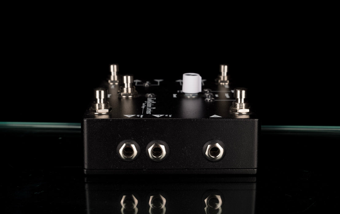 Used EarthQuaker Devices Swiss Things PedalBoard Reconciler with Box