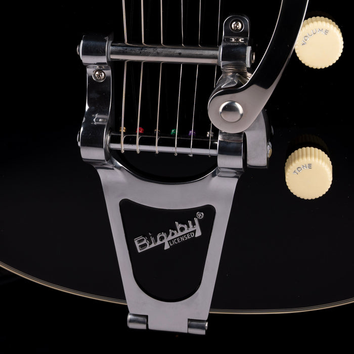 Pre-Owned Silvertone 1446V Black with Case