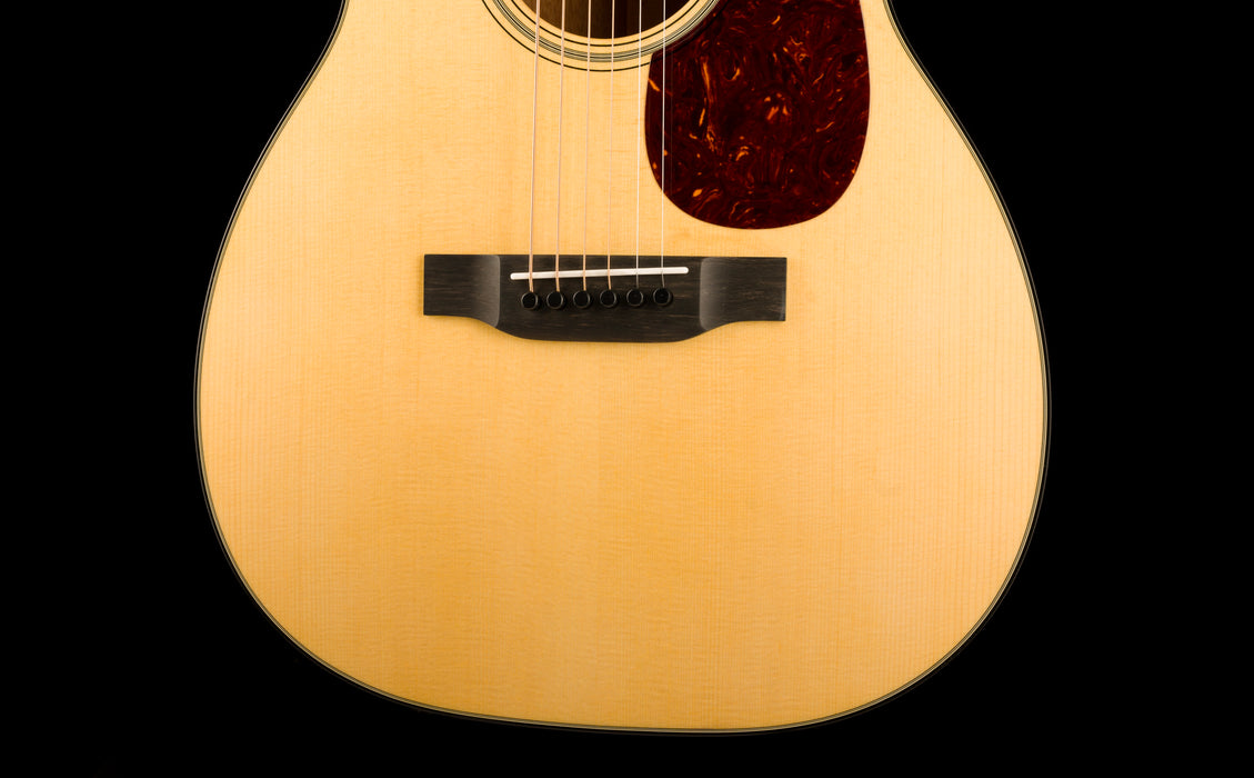 Martin 00-18 Sitka Solid Spruce Top Solid Mahogany Back & Sides Acoustic Guitar