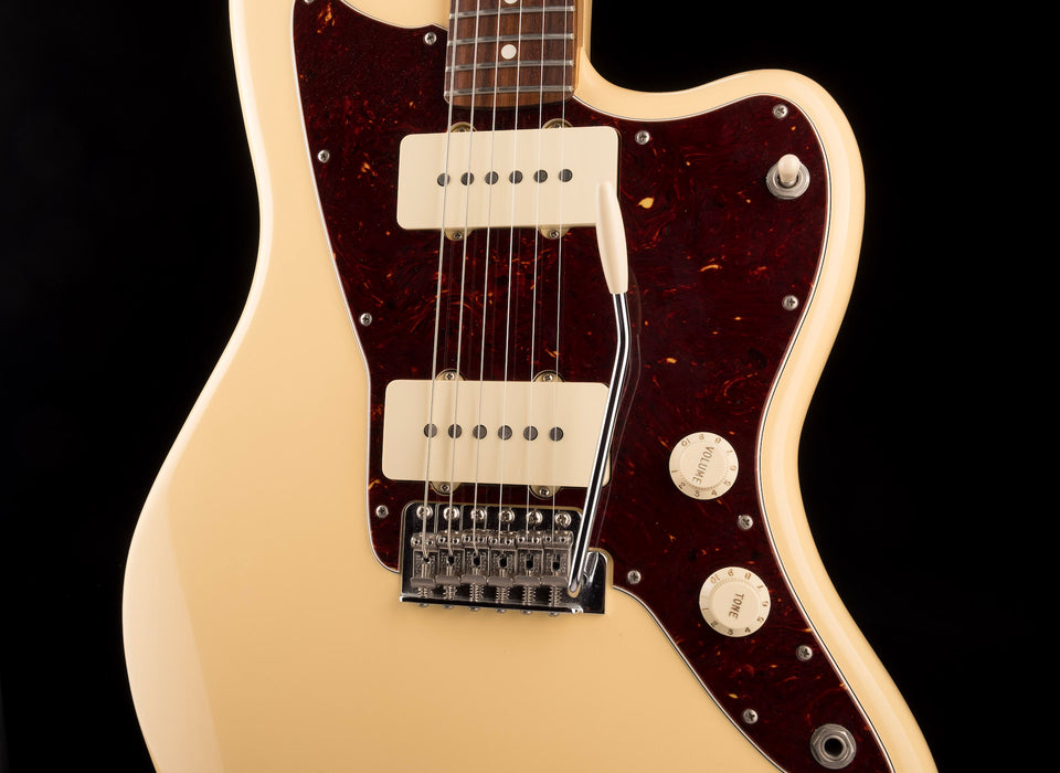 Used Fender American Performer Jazzmaster Vintage White With Gig Bag