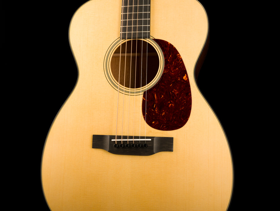 Martin 00-18 Sitka Solid Spruce Top Solid Mahogany Back & Sides Acoustic Guitar
