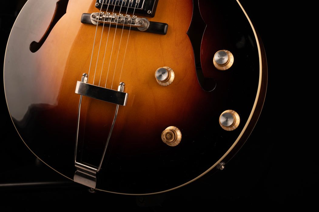 Pre Owned Loar LH-304T CVS Thinbody Archtop Cutaway Vintage Sunburst With HSC