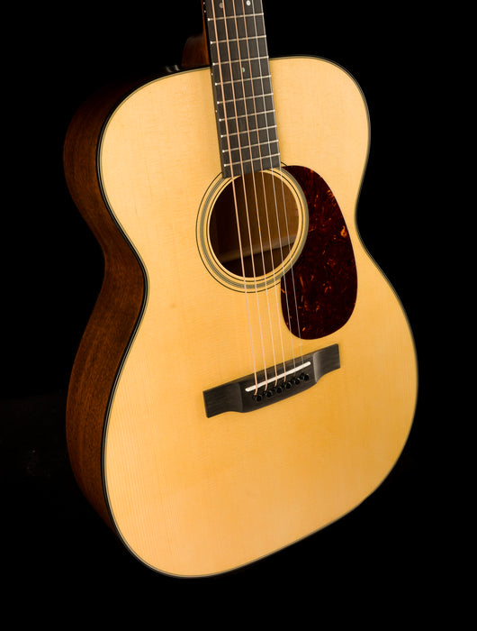 Martin 00-18 Sitka Solid Spruce Top Solid Mahogany Back & Sides Acoustic Guitar