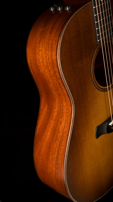 Taylor Builder's Edition 517e WHB Acoustic Electric Guitar Sunburst With Case