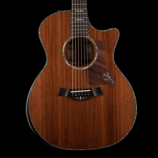 Taylor Custom Grand Auditorium Presentation/900 Series Honduran Rosewood and Sinker Mahogany With Case