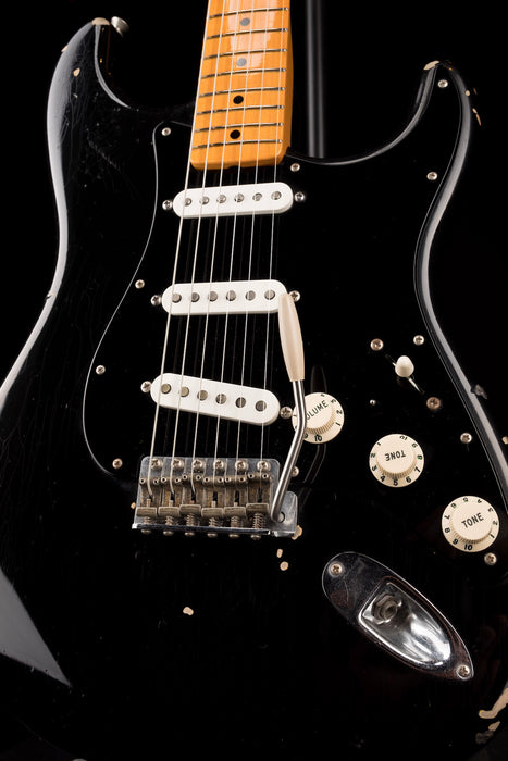 Pre-Owned Fender Custom Shop David Gilmour Stratocaster Relic Black over 3-Tone Sunburst