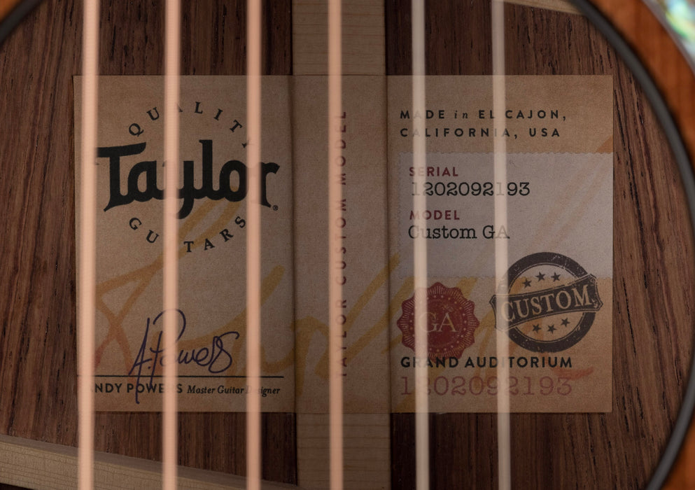 Taylor Custom Grand Auditorium Presentation/900 Series Honduran Rosewood and Sinker Mahogany With Case