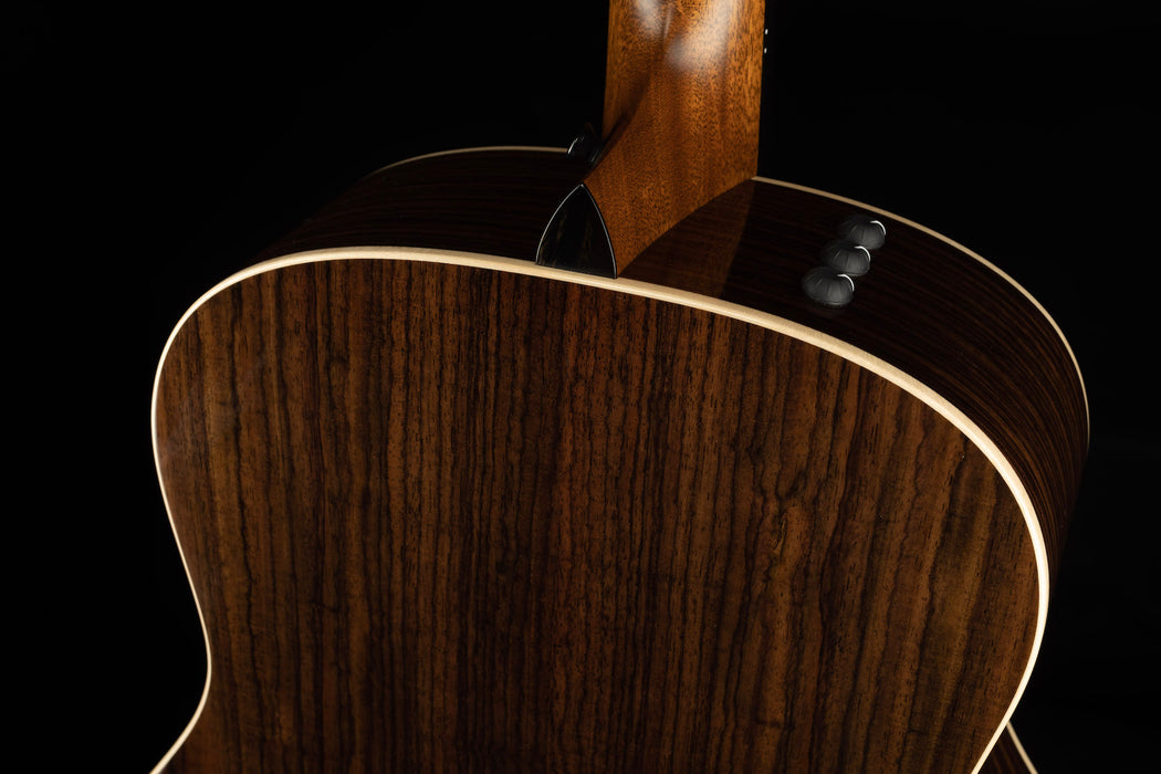 Taylor 818e Acoustic Electric Guitar