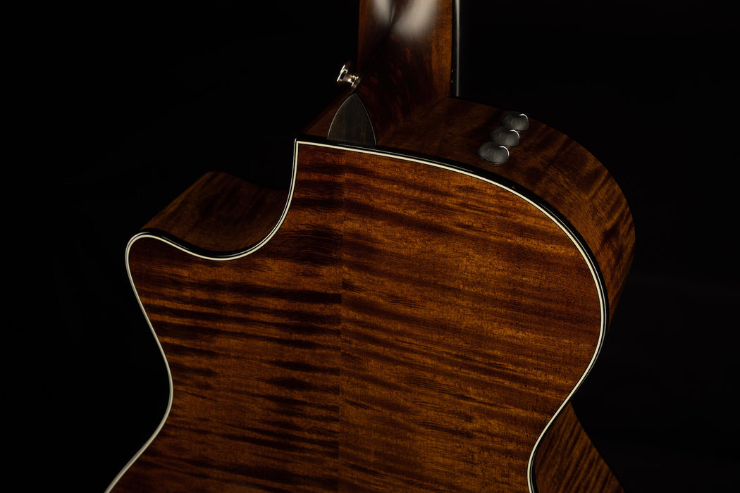 Taylor 612ce 12-Fret Grand Concert 12 Fret Acoustic Electric Guitar Sitka Spruce top