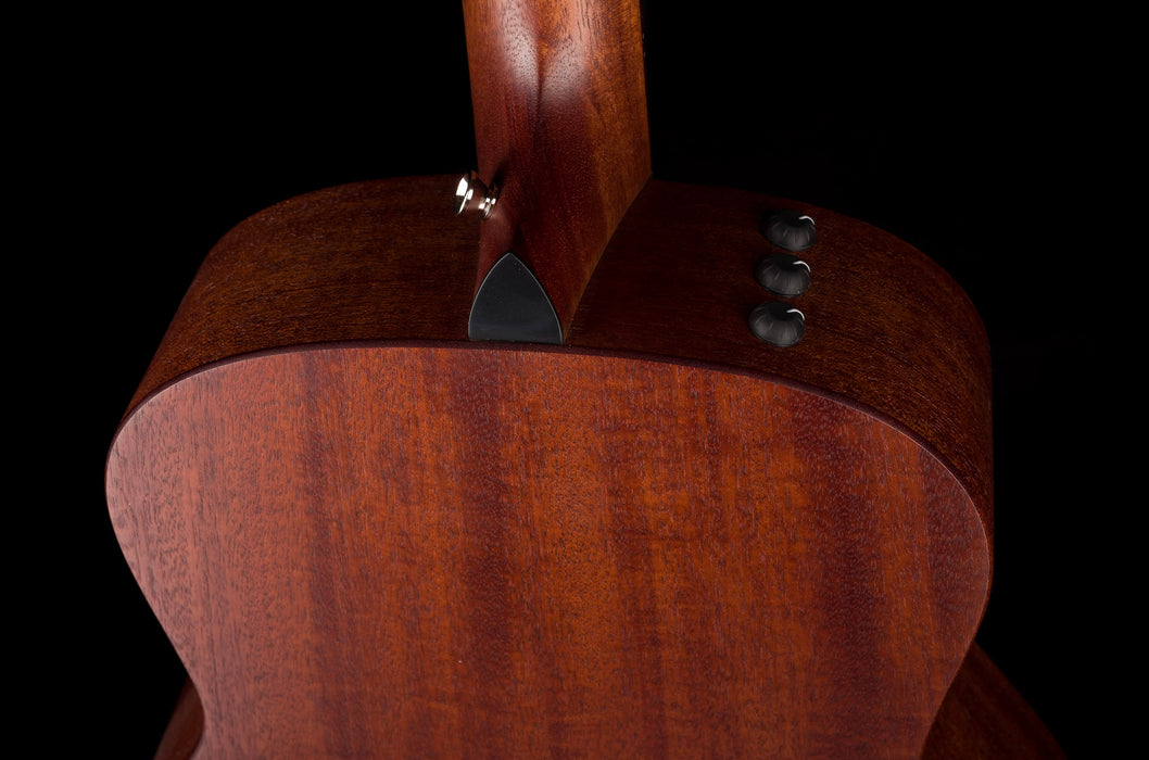 Taylor GTe Mahogany Acoustic-Electric Guitar With Aerocase
