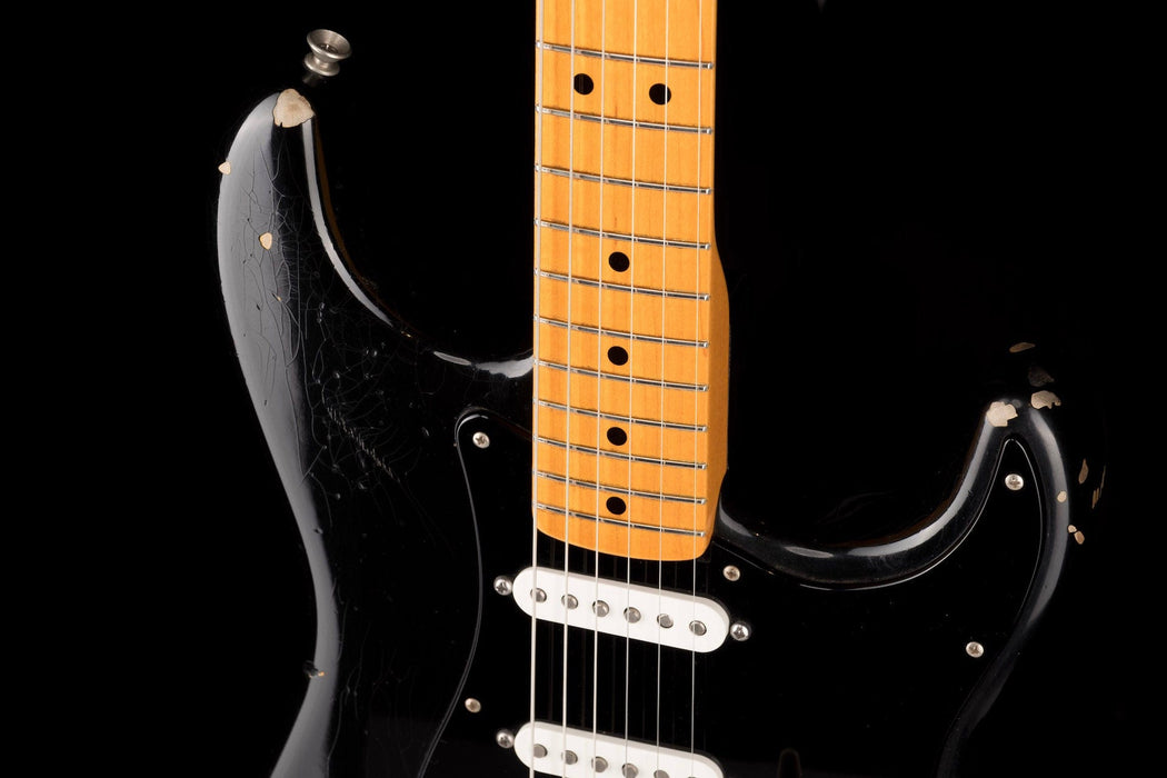 Pre-Owned Fender Custom Shop David Gilmour Stratocaster Relic Black over 3-Tone Sunburst