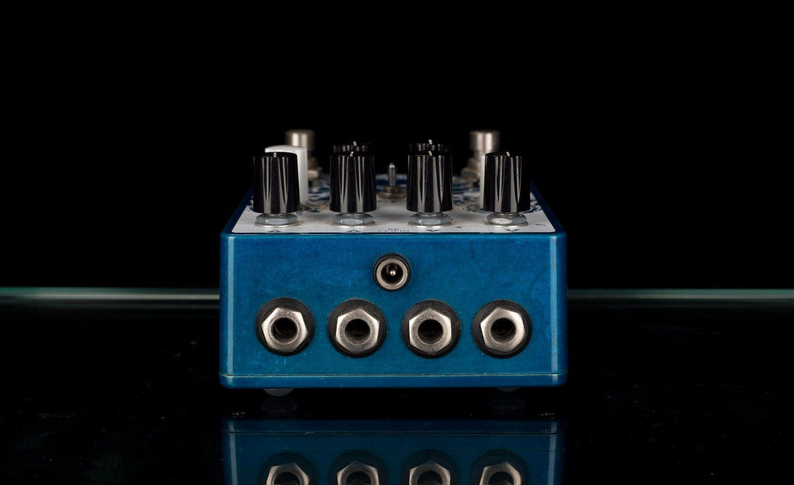 Used EarthQuaker Devices Avalanche Run Stereo Reverb/Delay with Tap Tempo Pedal With Box