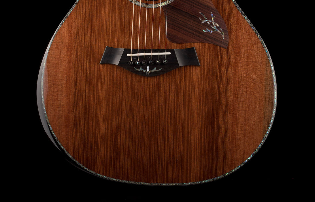 Taylor Custom Grand Auditorium Presentation/900 Series Honduran Rosewood and Sinker Mahogany With Case