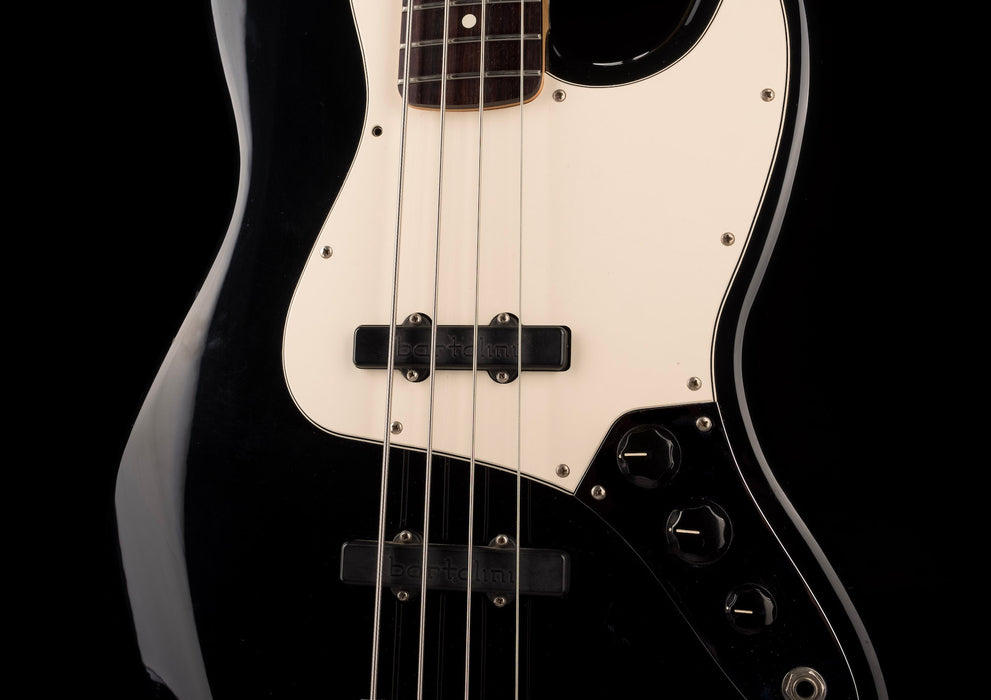 Pre Owned 2005 Fender Jazz Bass Standard Bartolini Noiseless Pickups Black With Gig Bag