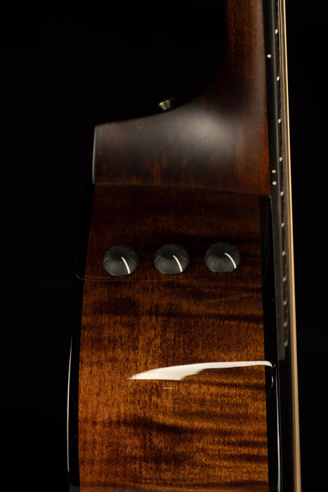 Taylor 612ce 12-Fret Grand Concert 12 Fret Acoustic Electric Guitar Sitka Spruce top