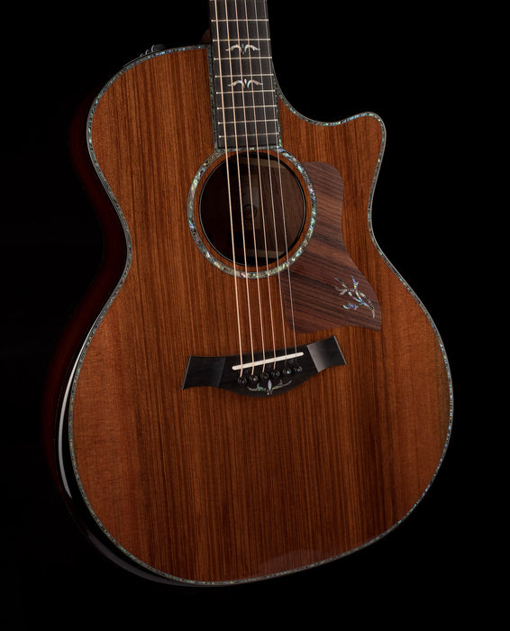 Taylor Custom Grand Auditorium Presentation/900 Series Honduran Rosewood and Sinker Mahogany With Case