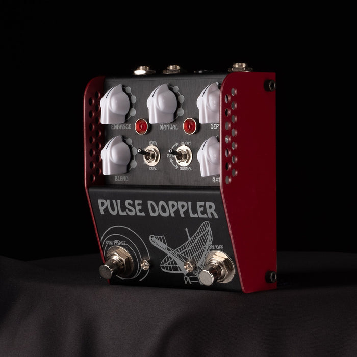 Used ThorpyFX Pulse Doppler Phaser Vibrato Tremolo Guitar Effect Pedal With Box