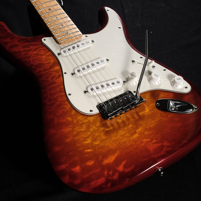 Pre Owned 2012 Fender Custom Shop Custom Deluxe Stratocaster Quilt Maple w/ OHSC