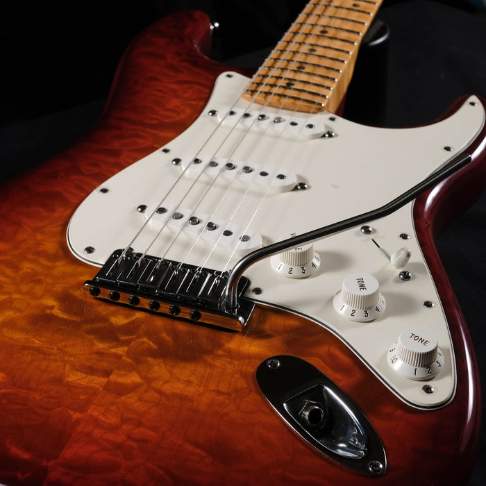 Pre Owned 2012 Fender Custom Shop Custom Deluxe Stratocaster Quilt Maple w/ OHSC