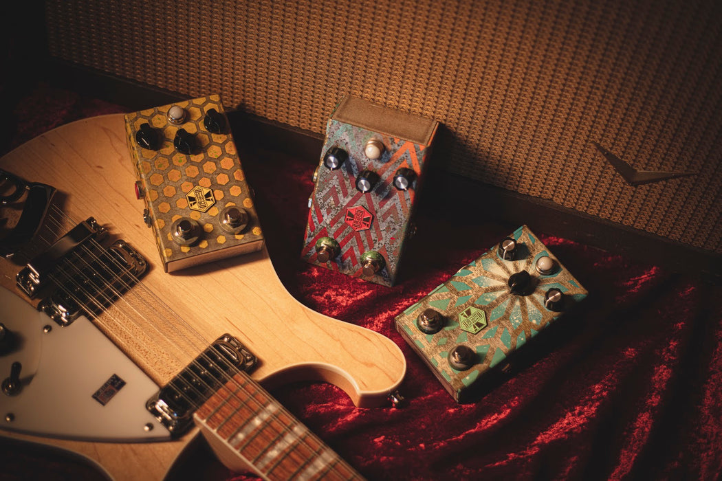 BeetronicsFX Limited Edition Octahive Super High Gain Fuzz High Octave Dual Footswitch Red