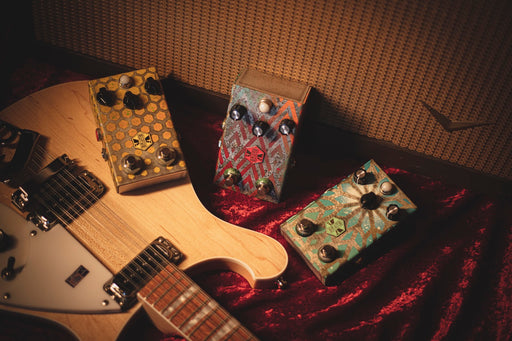 BeetronicsFX Limited Edition Octahive Super High Gain Fuzz High Octave Dual Footswitch Blue